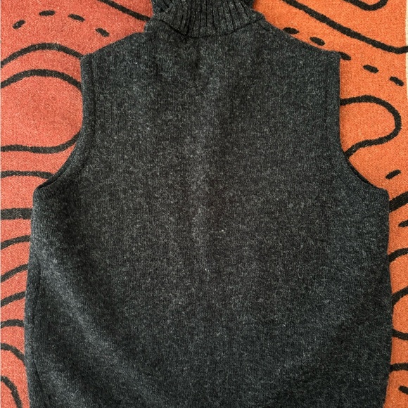 The Tasman Vest is a great layering garment for the outdoors or as workwear. - Picture 11 of 13